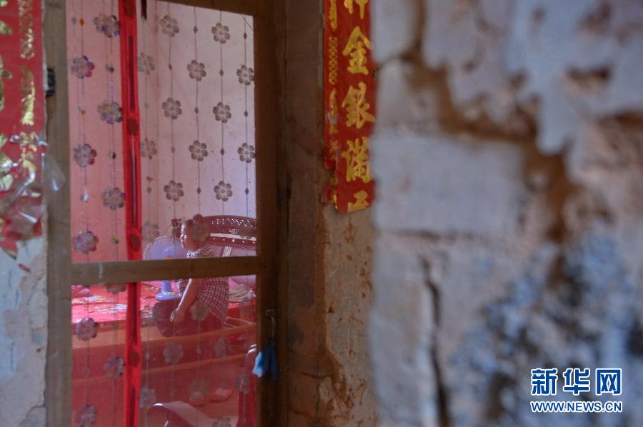 農(nóng)場(chǎng)棚戶區(qū)的最后留守家庭：留下的是回憶，迎來的是幸福