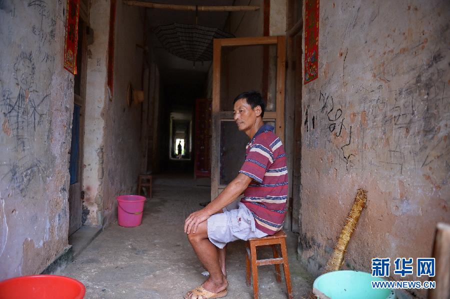 農(nóng)場(chǎng)棚戶區(qū)的最后留守家庭：留下的是回憶，迎來的是幸福