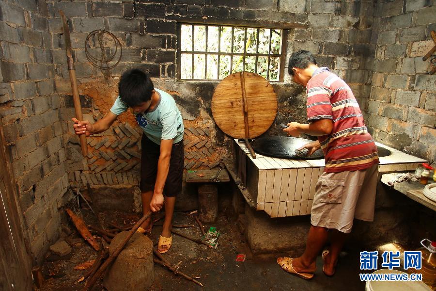 農(nóng)場(chǎng)棚戶區(qū)的最后留守家庭：留下的是回憶，迎來的是幸福