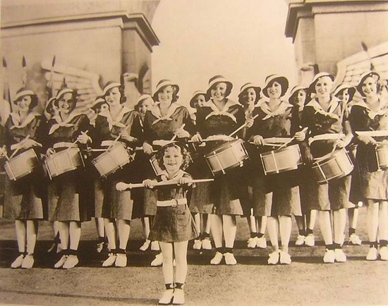 秀蘭鄧波兒去世 罕見大照片回顧童星一生 秀蘭鄧波兒去世 罕見大照片回顧童星一生