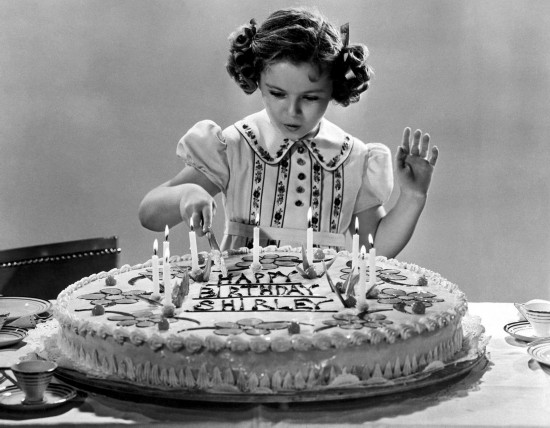 秀蘭鄧波兒去世 罕見大照片回顧童星一生 秀蘭鄧波兒去世 罕見大照片回顧童星一生