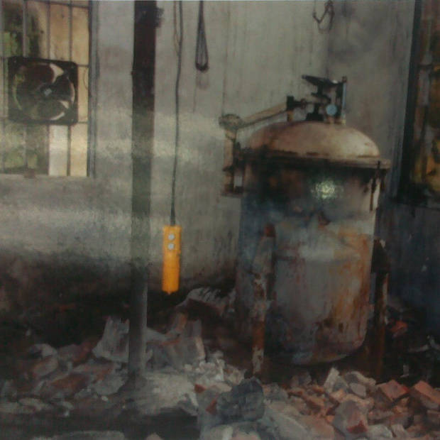 假劣“紅?！卑父嫫? title=