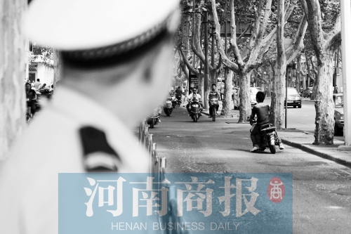 有警察，趕緊掉頭！