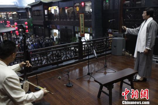 開封五萬(wàn)平米"宋城"迎客 大宋市井繁華再現(xiàn)(圖)