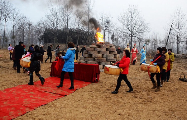 鄭州龍棲湖蝴蝶島景區(qū)新春邀您逛廟會(huì)
