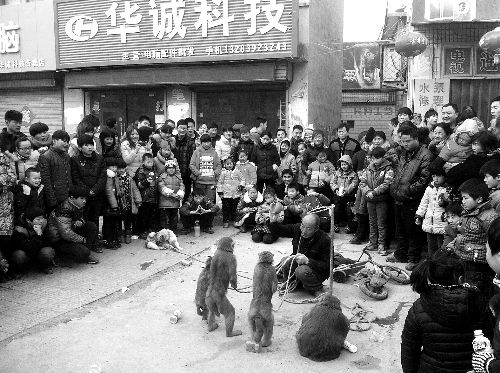 比春運更擠的地方是?？h廟會(組圖)