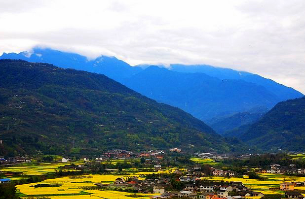 麻辣冬日二三五，芳菲三月看峨眉