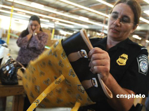 出國(guó)旅游海關(guān)檢查有講究 啥能帶啥不能帶？