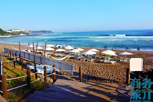 有一段偶來小路經(jīng)過新羅酒店所在的沙灘。