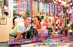 更多的購物樂趣要在夜市、跳蚤市場中慢慢發(fā)掘。