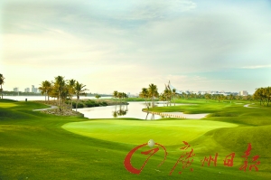 　　球場(chǎng)黃昏景色迷人?！　? complete=