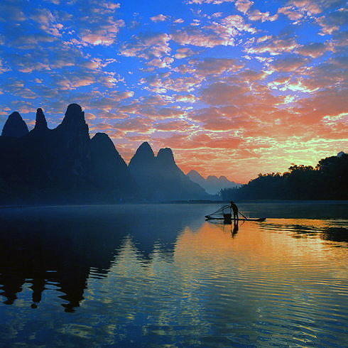 在這里就推薦幾天經(jīng)典的徒步路線。