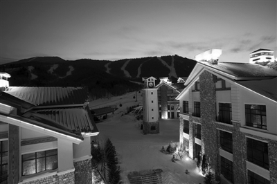 　　俯瞰亞布力,一個(gè)安靜的東北小鎮(zhèn),俄語(yǔ)“蘋果園”的意思?！? oldsrc=