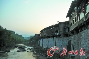 　　夕陽(yáng)下的古鎮(zhèn)?！? complete=