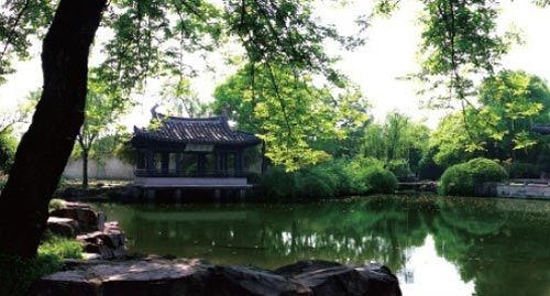 　　江南如珠璣般分布著許多私家園林。