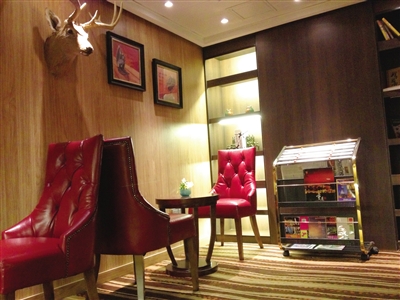 　　28平方米的豪華標(biāo)準(zhǔn)間設(shè)施齊全。