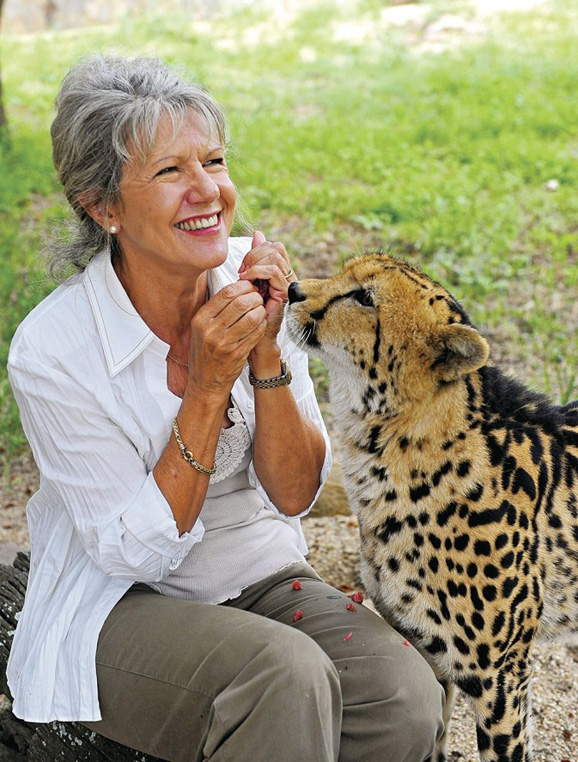 　　自然保護(hù)區(qū)、瀕危動(dòng)物 中心、奢華營(yíng)地酒店,無(wú)一不是Lente女士熱愛(ài)動(dòng)物和大自然的杰作