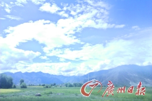 途中的大河煙波浩渺。