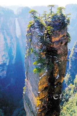 　　世界上迄今為止所發(fā)現(xiàn)的垂直高差最大的天然自生石板橋。