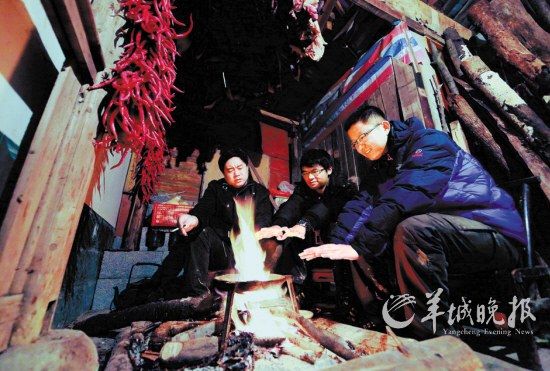 　　在土家人吊腳樓小住的那個夜晚,讓我想起了外婆家。