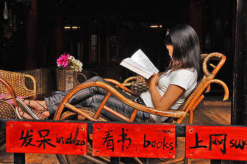 　　發(fā)呆,看書,上網……