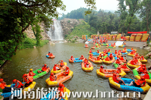 美酒晚會比賽一個都不少 四月到金頂山景區(qū)樂翻天 美酒晚會比賽一個都不少 四月到金頂山景區(qū)樂翻天