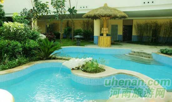 深秋去堯山賞紅葉、泡溫泉、拜大佛