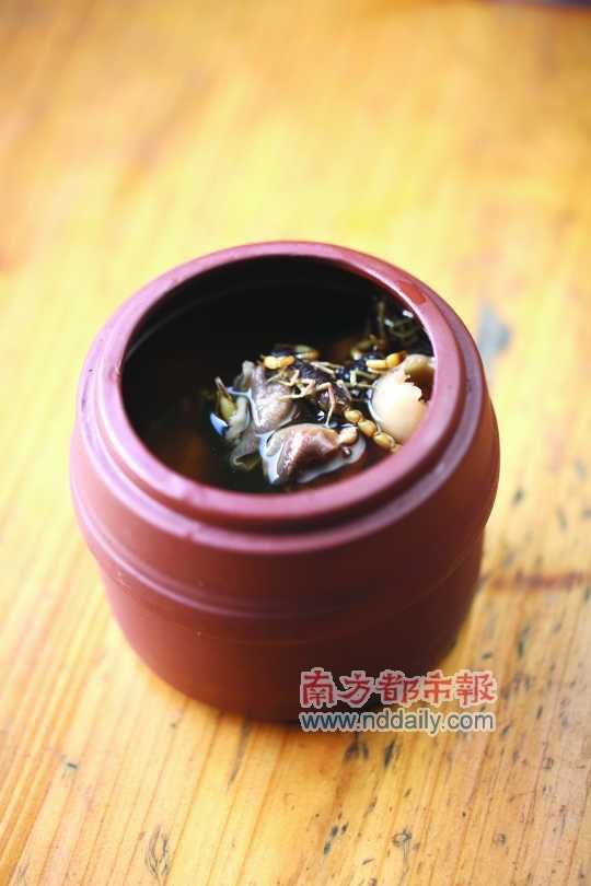 蝎子燉蝸牛。