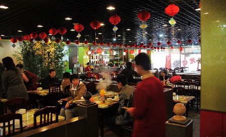 來到四川,不吃火鍋就對(duì)不起這片火辣辣的土地。