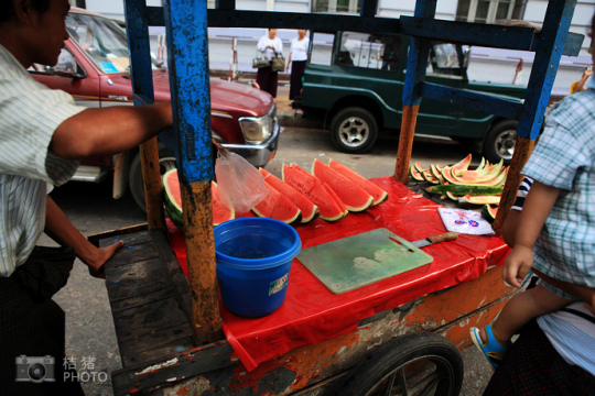 緬甸，繽紛的街邊平民小吃