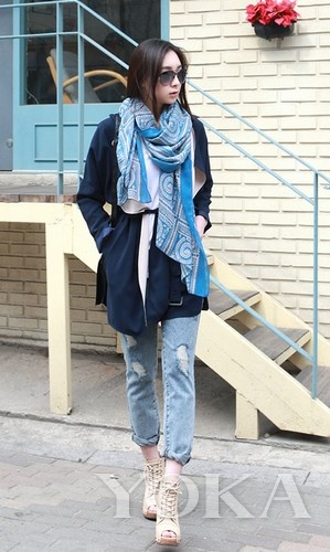 寒冬PK內秀時尚 輕薄圍巾是主角 寒冬PK內秀時尚 輕薄圍巾是主角