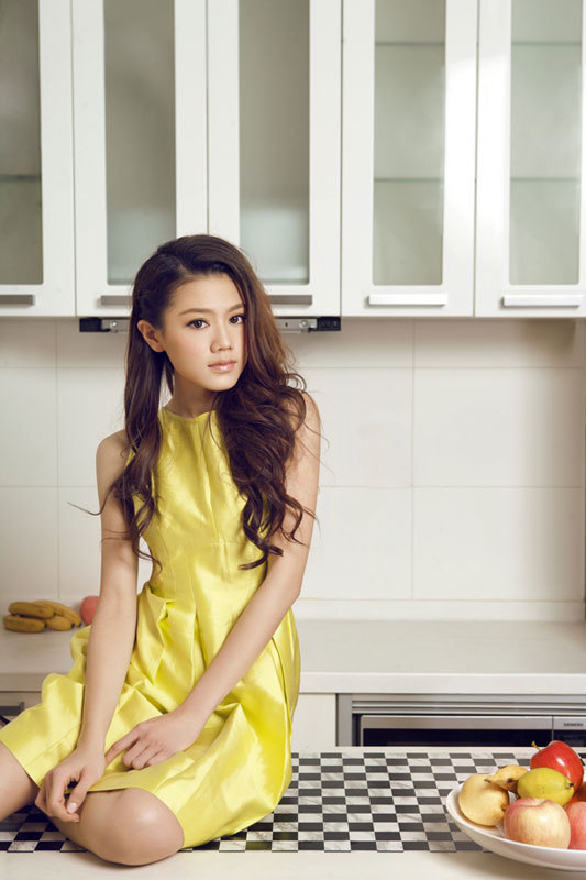 　　周秀娜美妝寫(xiě)真迷人女人味