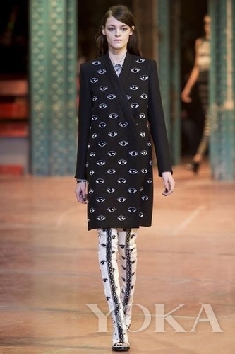 即將大熱LOGO出爐 女星領(lǐng)銜棄虎頭穿獨眼衛(wèi)衣