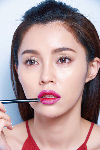 艷陽天 太陽鏡和口紅會(huì)更配哦