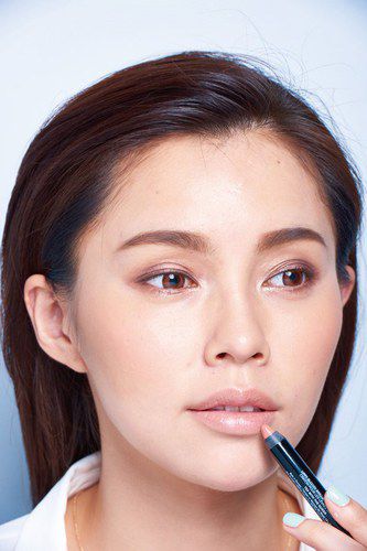 艷陽天 太陽鏡和口紅會(huì)更配哦