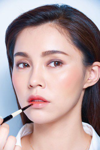 艷陽天 太陽鏡和口紅會(huì)更配哦