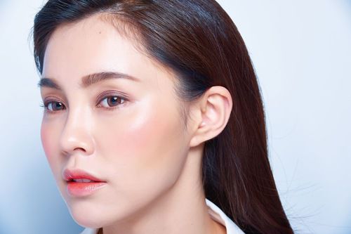 艷陽天 太陽鏡和口紅會(huì)更配哦