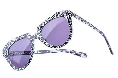 艷陽天 太陽鏡和口紅會(huì)更配哦