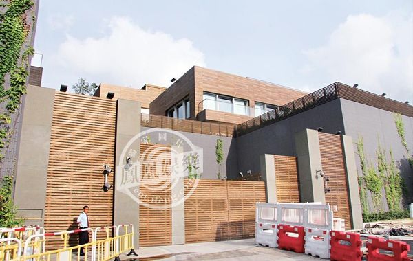 林青霞獲老公贈價值9億多“皇宮”，圖為林青霞豪宅大門口。