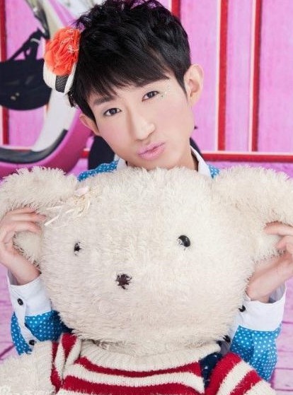 “粉紅哥”畢然寫真。