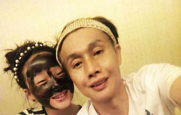 據(jù)悉，2011年，鄧建國在廣州舉行婚禮迎娶90后“干女兒”黃梓琪。