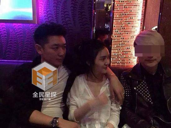 田源摟著激吻門女主，自稱是在勸架