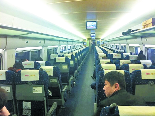 　春運(yùn)頭兩天，部分高鐵上座率并不高。