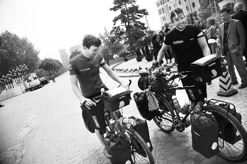 他們說，希望唇腭裂患兒能開口微笑 邱曉峰/圖