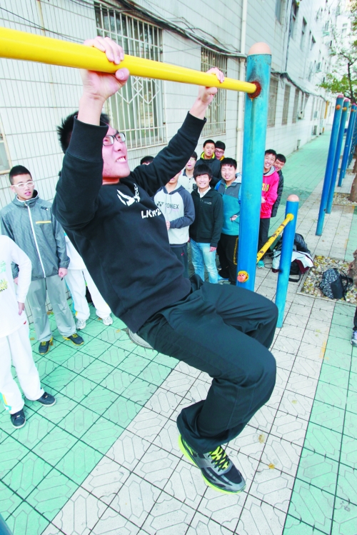 對(duì)于對(duì)外開放體育設(shè)施的學(xué)校，市民滿懷期待。