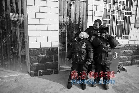 少不更事的孤兒被送往開封市福利院。