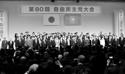 3月17日，日本自民黨黨員在東京出席自民黨年度大會(huì)。新華社發(fā)