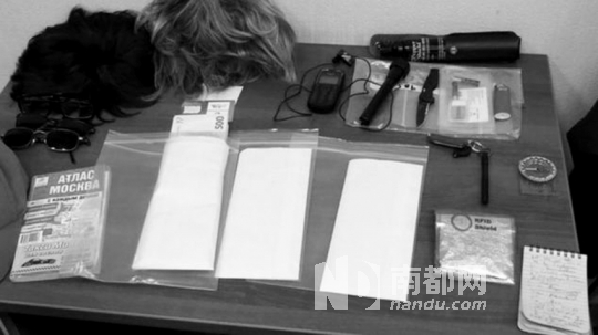 在福格爾身上發(fā)現(xiàn)的技術(shù)裝備和易容用具。