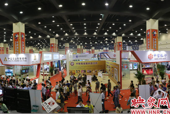 河南電臺(tái)新媒體展廳爆棚 萬人現(xiàn)場(chǎng)“逛”映象網(wǎng) 河南電臺(tái)新媒體展廳爆棚 萬人現(xiàn)場(chǎng)“逛”映象網(wǎng)