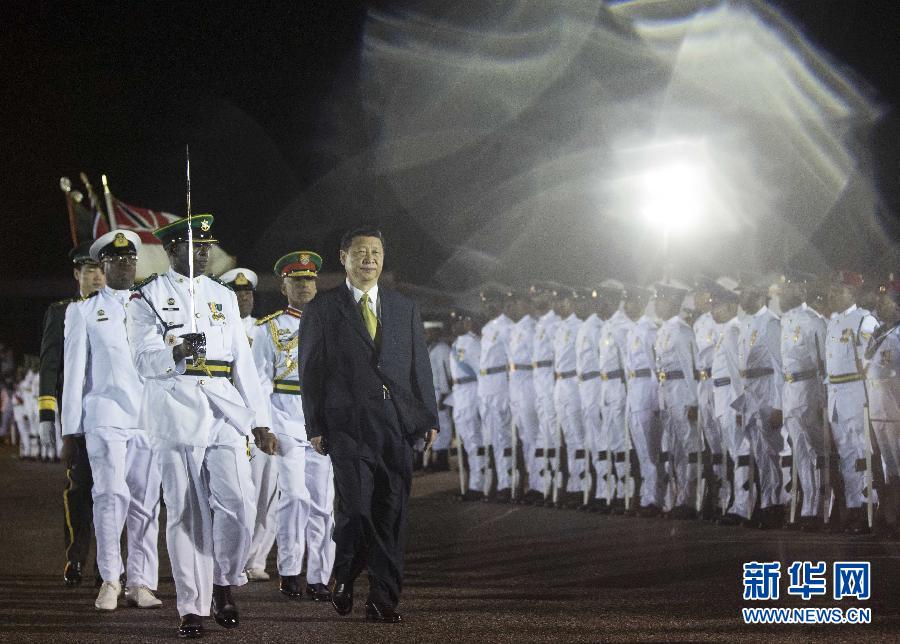 這是習近平主席檢閱儀仗隊。 蘭紅光 攝